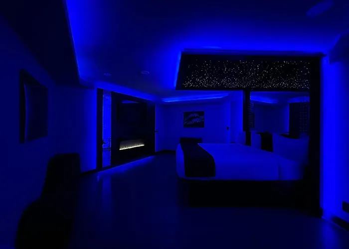 Imperial Suites, Adults Only